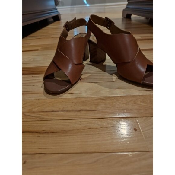 Women's Clarks Sandals Size 9 Tan - Picture 1 of 4